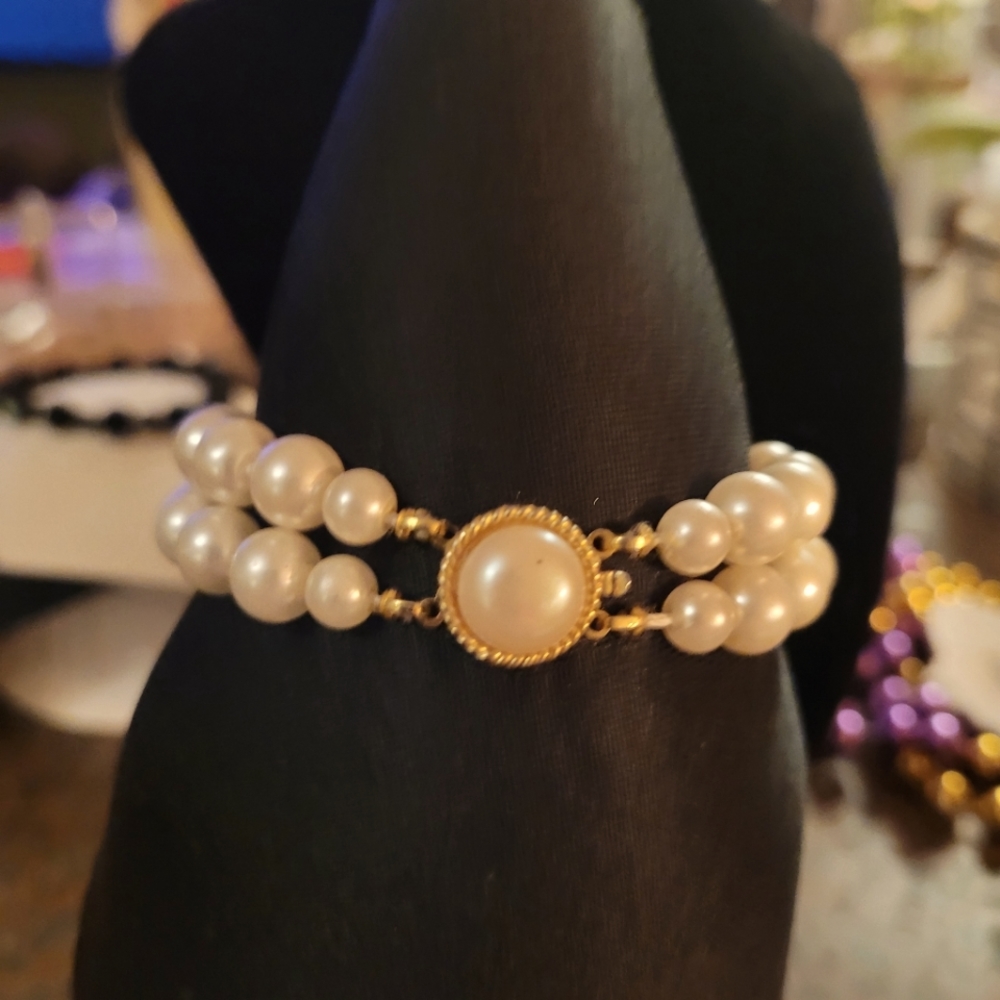 Double strand pearl bracelet